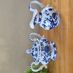 VIENNA WOODS Fine China Vintage Blue Onion Pattern Creamer & Lidded Sugar Bowl